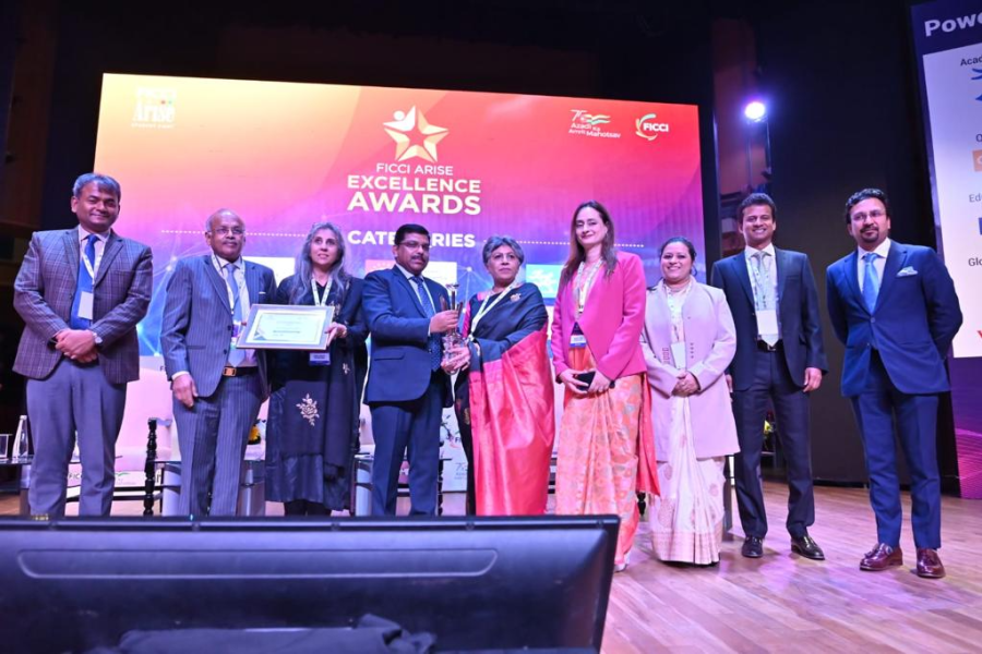 KIITWorld_FICCIArise_Award_Principal_TeamReceiving